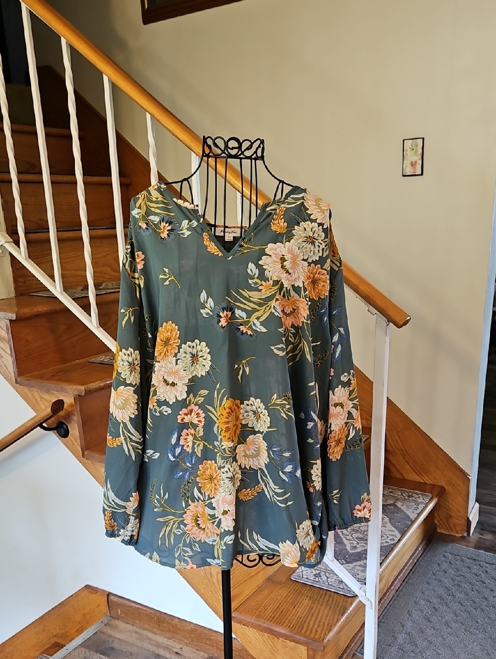 👚MONDAY FUN  Floral Tunic Top